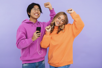 Bahaya Earphone Kotor dan Meminjamkan Pada Teman